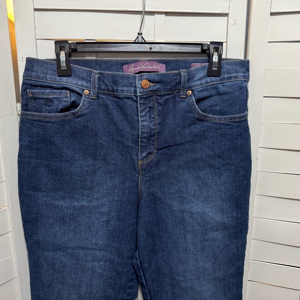 Gloria Vanderbilt Amanda Petite Cropped Jeans - Picture 2 of 6